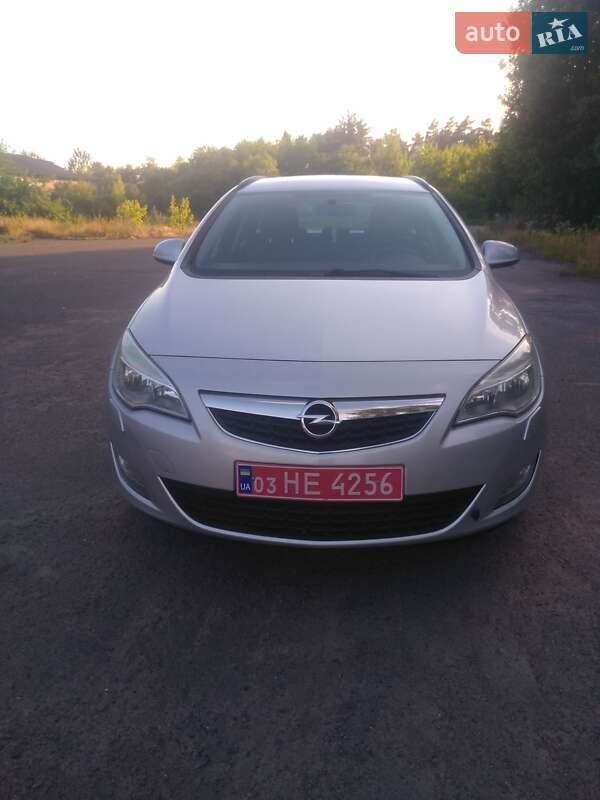 Универсал Opel Astra 2011 в Радивилове