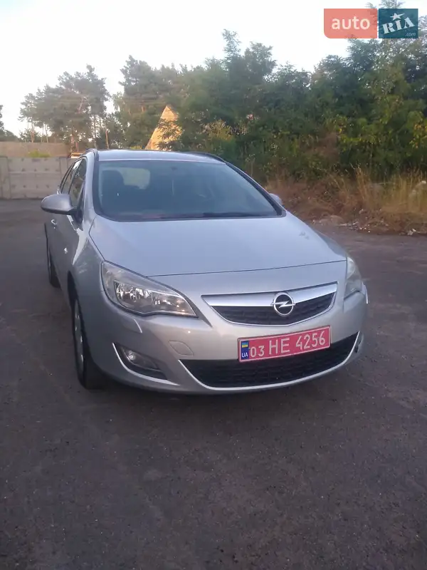 Opel Astra 2011