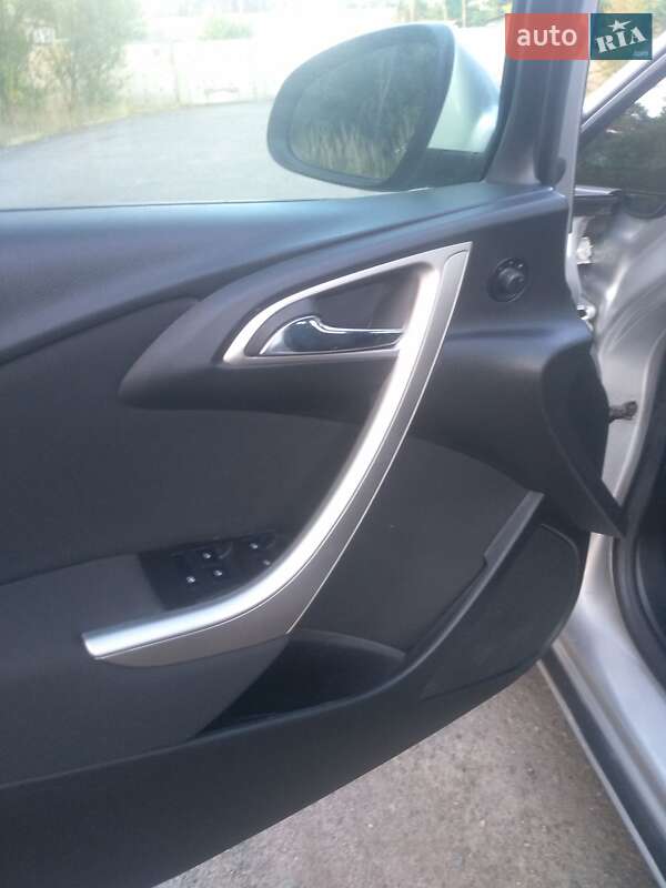 Универсал Opel Astra 2011 в Радивилове
