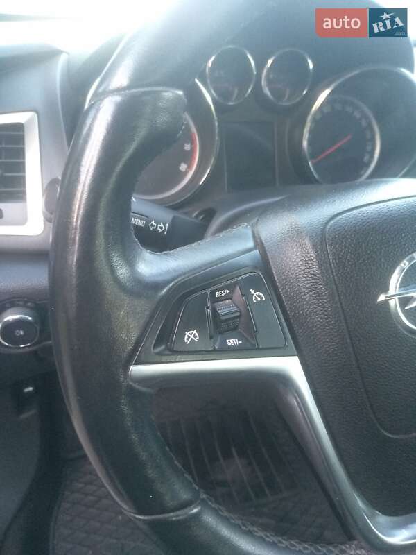 Универсал Opel Astra 2011 в Радивилове