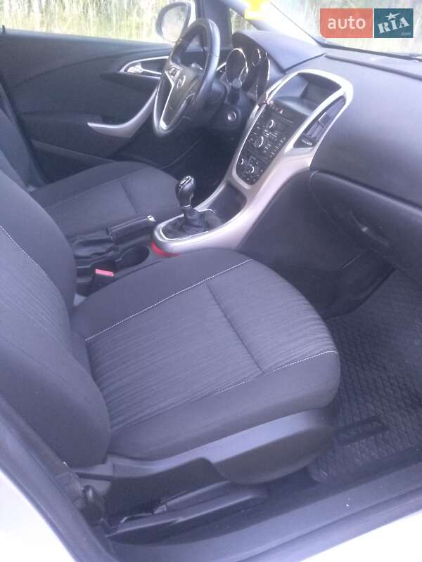 Универсал Opel Astra 2011 в Радивилове
