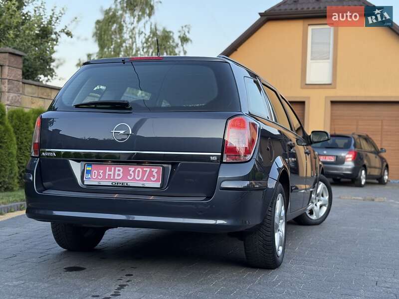 Універсал Opel Astra 2008 в Луцьку