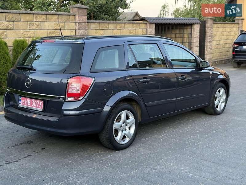 Універсал Opel Astra 2008 в Луцьку