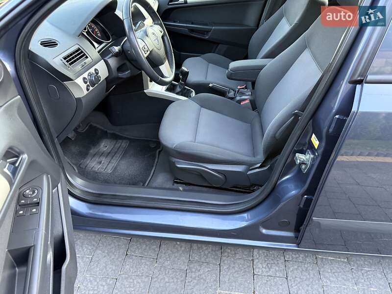 Універсал Opel Astra 2008 в Луцьку
