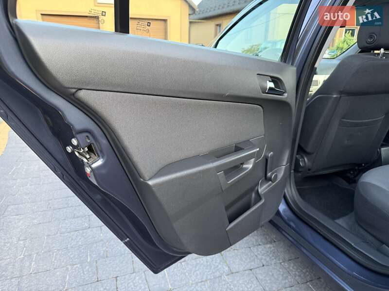 Універсал Opel Astra 2008 в Луцьку