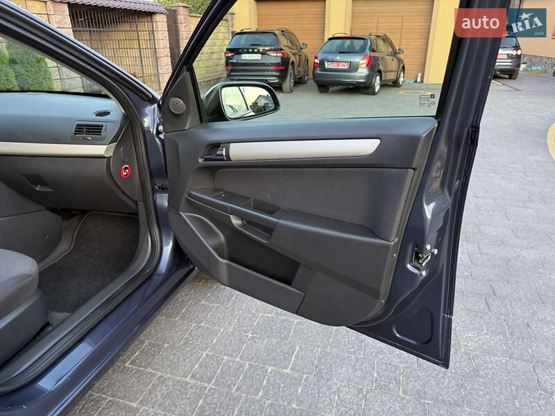 Універсал Opel Astra 2008 в Луцьку