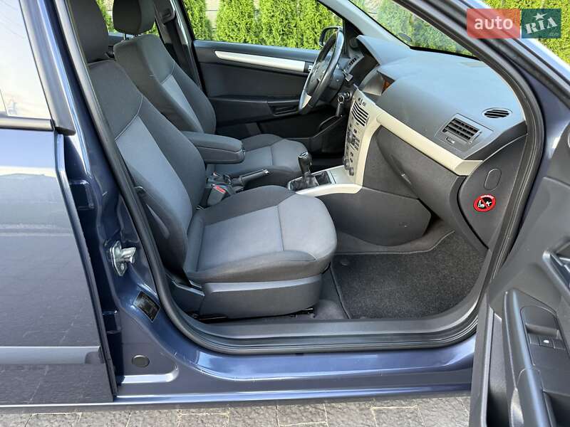 Універсал Opel Astra 2008 в Луцьку