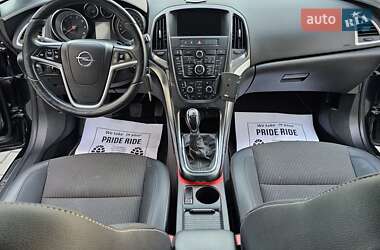 Универсал Opel Astra 2013 в 