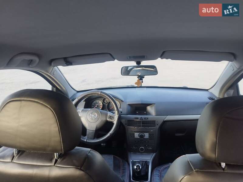 Хэтчбек Opel Astra 2005 в Житомире