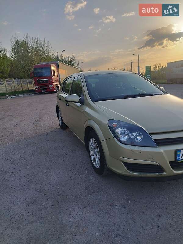 Хэтчбек Opel Astra 2005 в Житомире