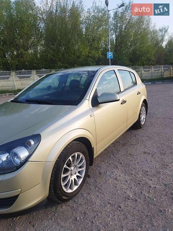 Хэтчбек Opel Astra 2005 в Житомире