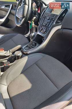 Универсал Opel Astra 2012 в 