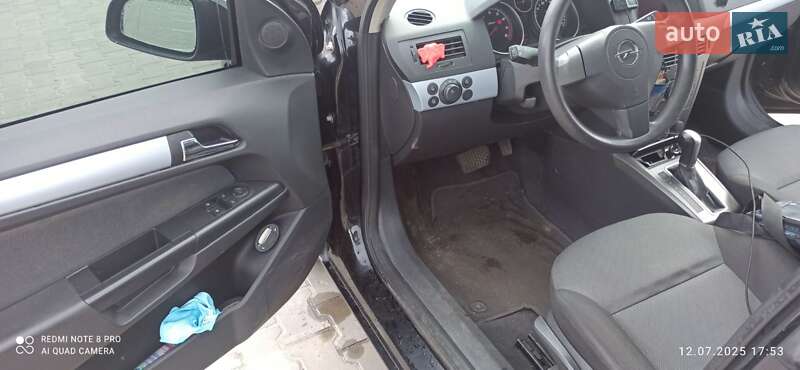 Хэтчбек Opel Astra 2005 в Вараше