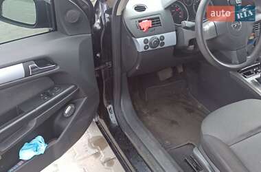 Хэтчбек Opel Astra 2005 в 