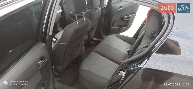 Хэтчбек Opel Astra 2005 в Вараше