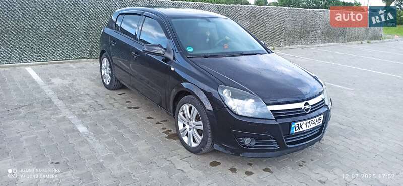 Хэтчбек Opel Astra 2005 в Вараше