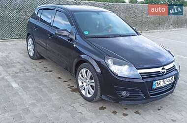 Хэтчбек Opel Astra 2005 в 
