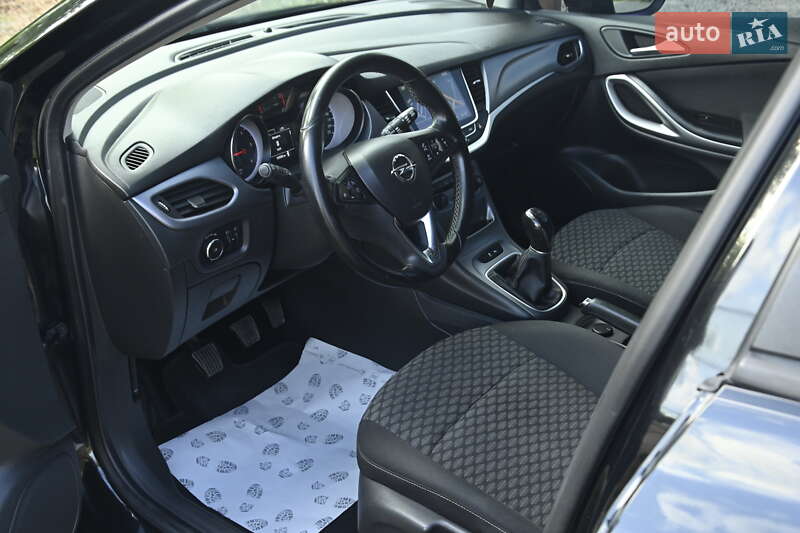 Универсал Opel Astra 2017 в Бердичеве