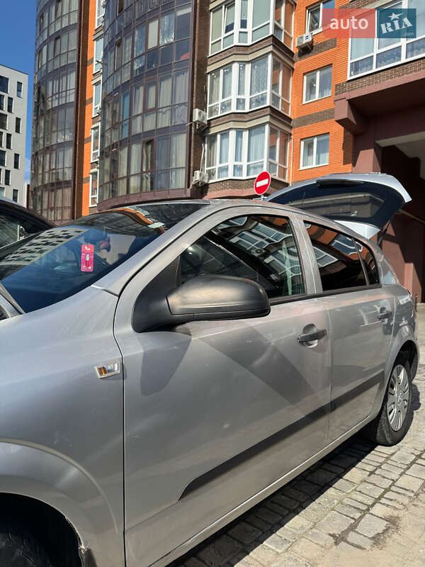 Хэтчбек Opel Astra 2008 в Львове