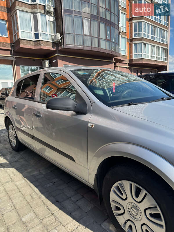 Хэтчбек Opel Astra 2008 в Львове
