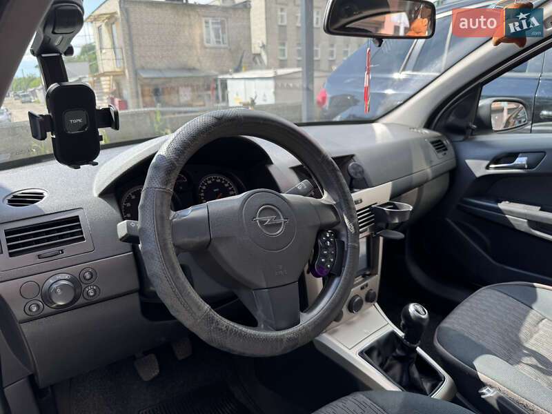 Хэтчбек Opel Astra 2008 в Львове