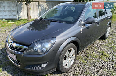 Универсал Opel Astra 2010 в Луцке