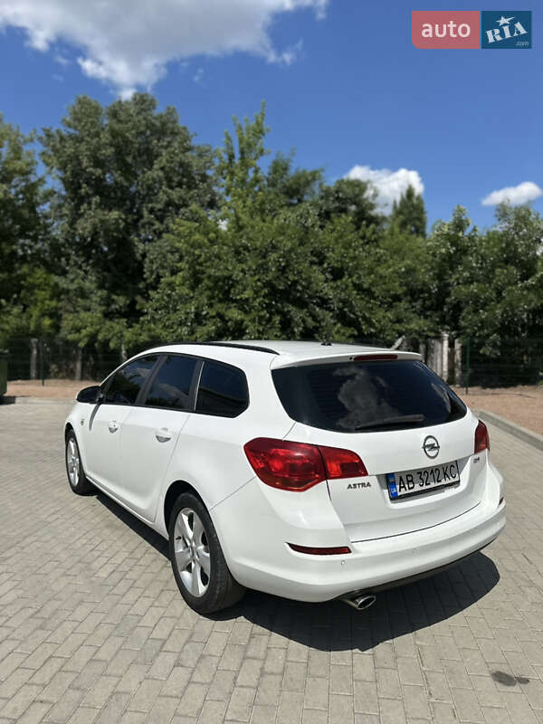 Универсал Opel Astra 2011 в Житомире