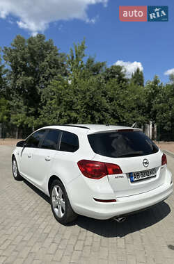 Универсал Opel Astra 2011 в 