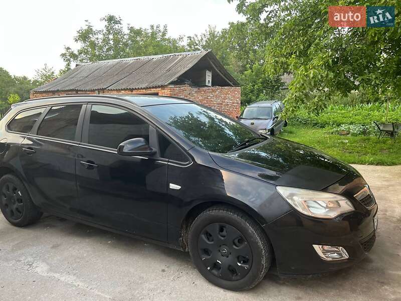 Універсал Opel Astra 2011 в Бердичеві