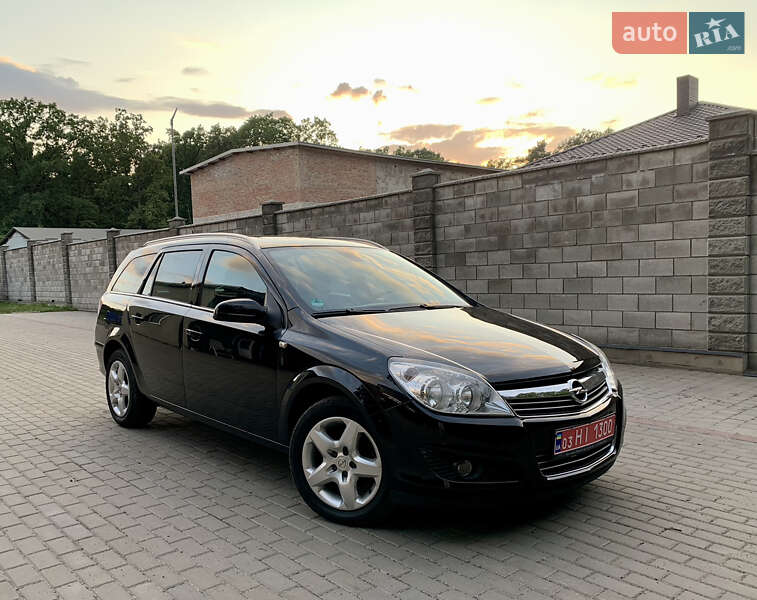 Універсал Opel Astra 2009 в Луцьку