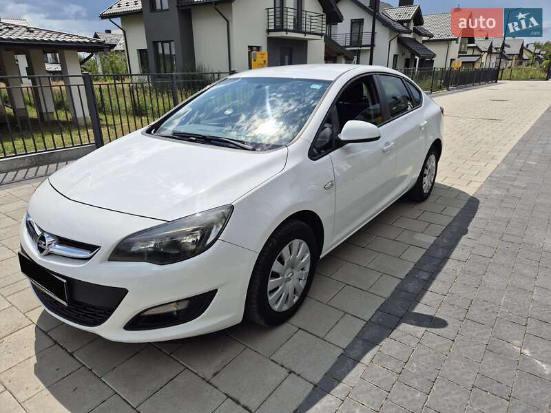 Седан Opel Astra 2017 в Львове