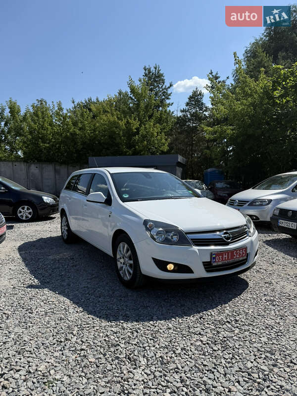 Универсал Opel Astra 2010 в Белой Церкви