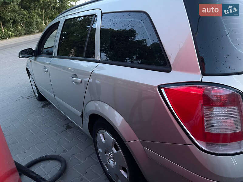 Универсал Opel Astra 2005 в Львове