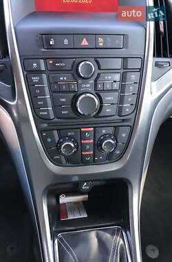 Универсал Opel Astra 2012 в 