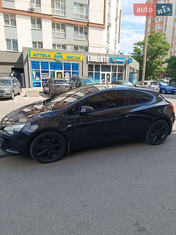 Хэтчбек Opel Astra 2013 в Вишневом
