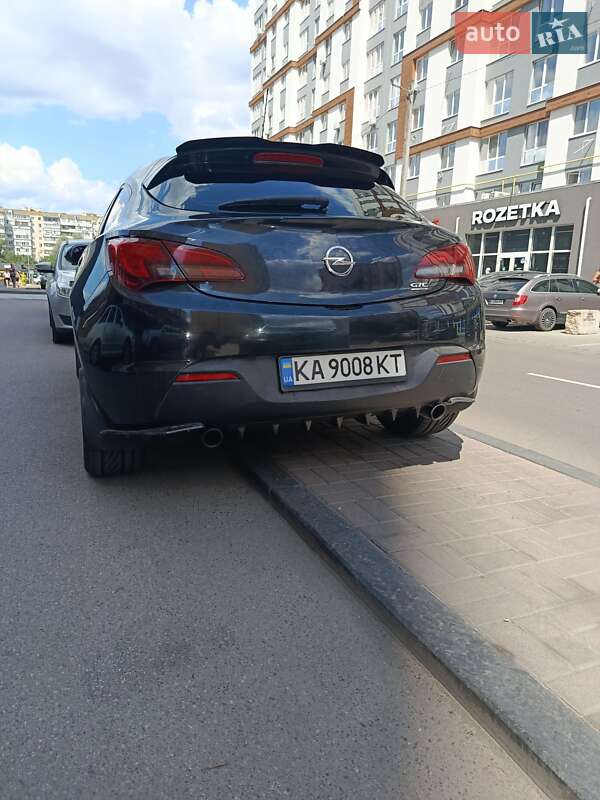 Хэтчбек Opel Astra 2013 в Вишневом