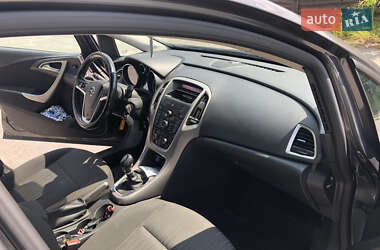 Универсал Opel Astra 2011 в 