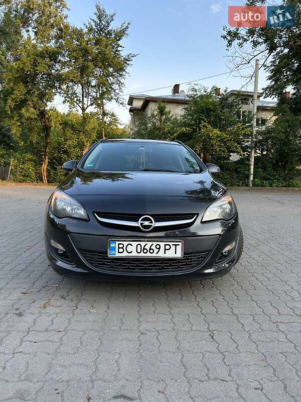 Универсал Opel Astra 2014 в Стрые