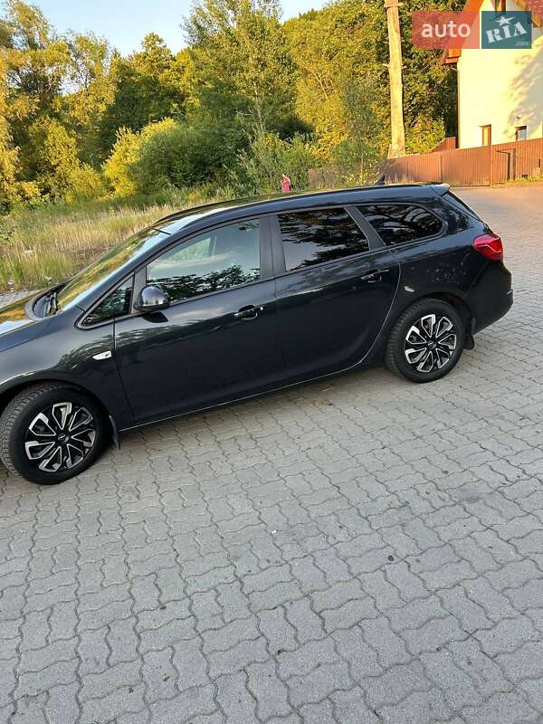 Универсал Opel Astra 2014 в Стрые