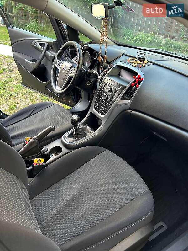 Универсал Opel Astra 2014 в Стрые