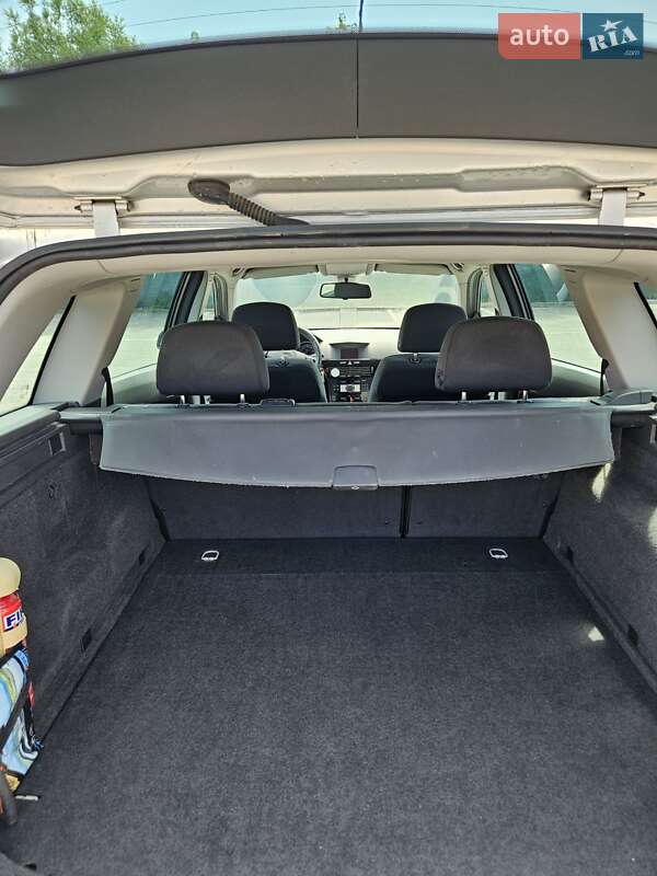 Универсал Opel Astra 2010 в Богородчанах