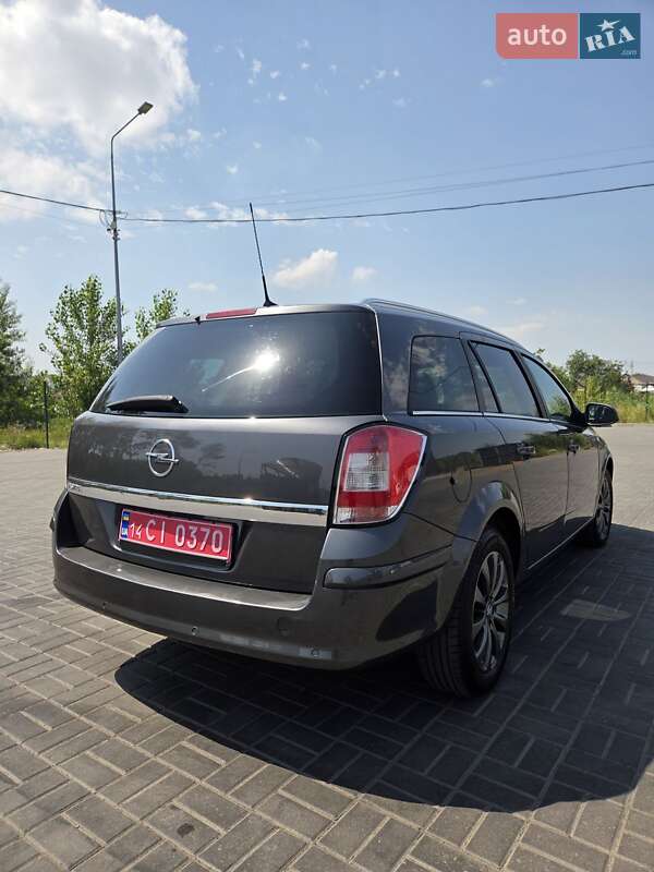 Универсал Opel Astra 2010 в Днепре