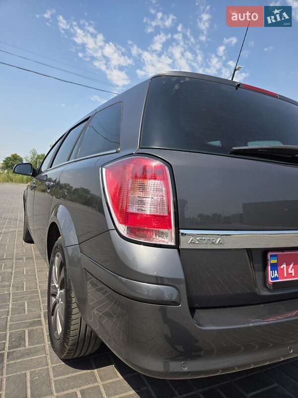 Универсал Opel Astra 2010 в Днепре