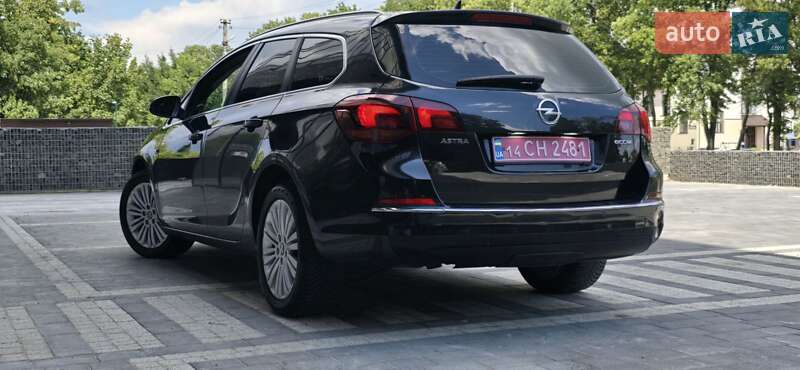 Универсал Opel Astra 2015 в Стрые