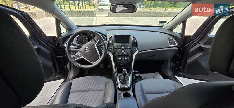 Универсал Opel Astra 2015 в Стрые