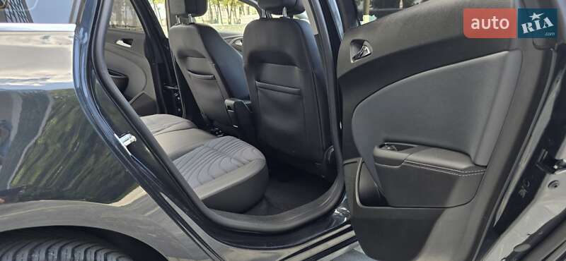 Универсал Opel Astra 2015 в Стрые