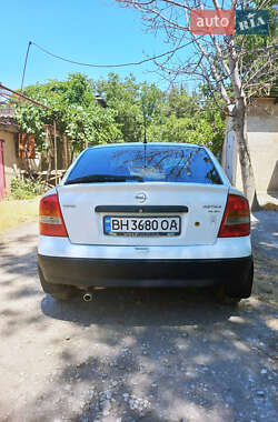 Хэтчбек Opel Astra 1998 в 