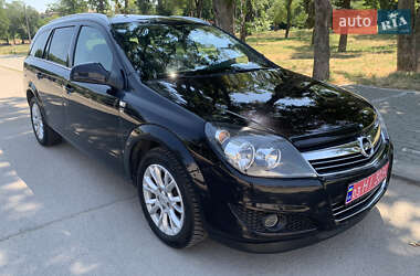 Універсал Opel Astra 2010 в Запоріжжі