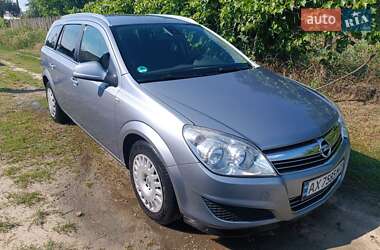Универсал Opel Astra 2009 в Будах