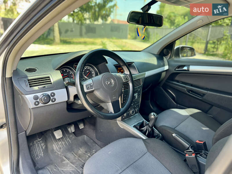 Універсал Opel Astra 2005 в Івано-Франківську